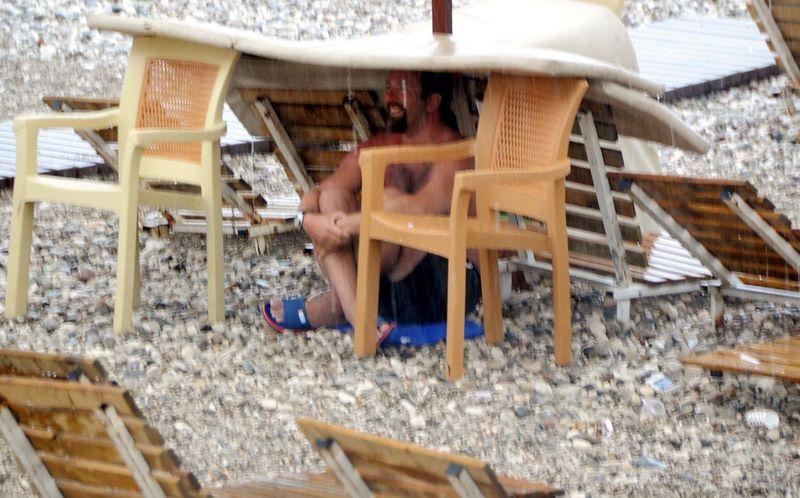 Antalya'da yağmur vatandaşlara zor anlar yaşattı