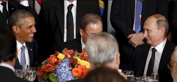 Obama ve Putin kadeh tokuşturdu