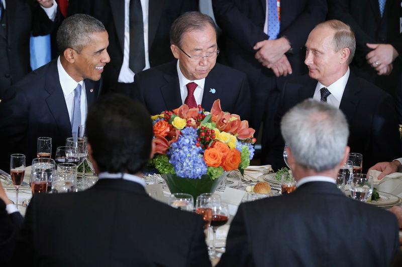 Obama ve Putin kadeh tokuşturdu