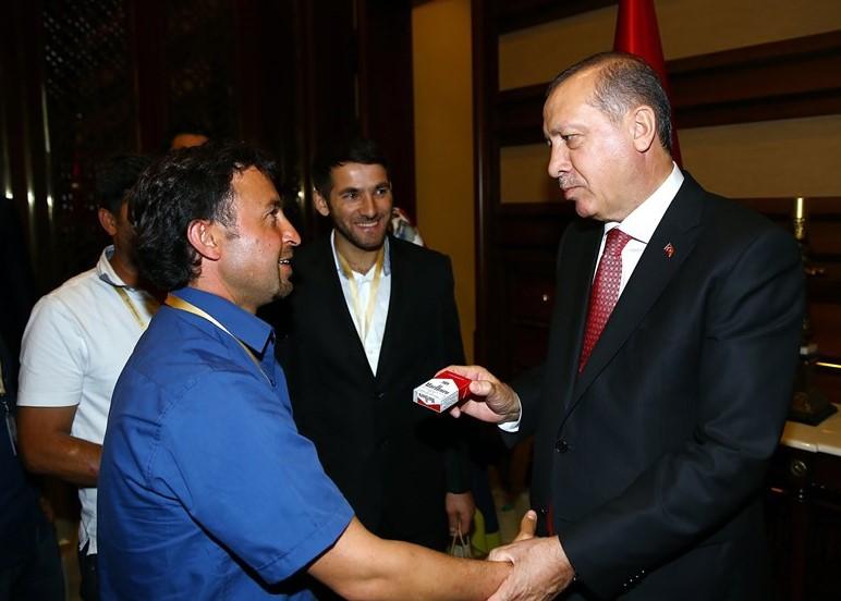 Erdoğan Irak'ta kaçırılan işçileri ağırladı