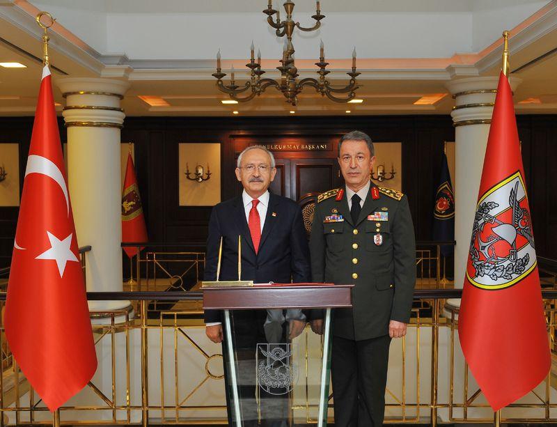 Kemal Kılıçdaroğlu Orgeneral Akar’ı ziyaret etti