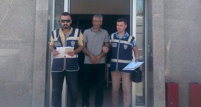 Öğretmen etek altı fotoğrafı çekerken yakalandı