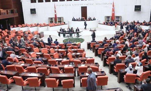 Erdoğan konuşurken HDP'liler salonu terk etti