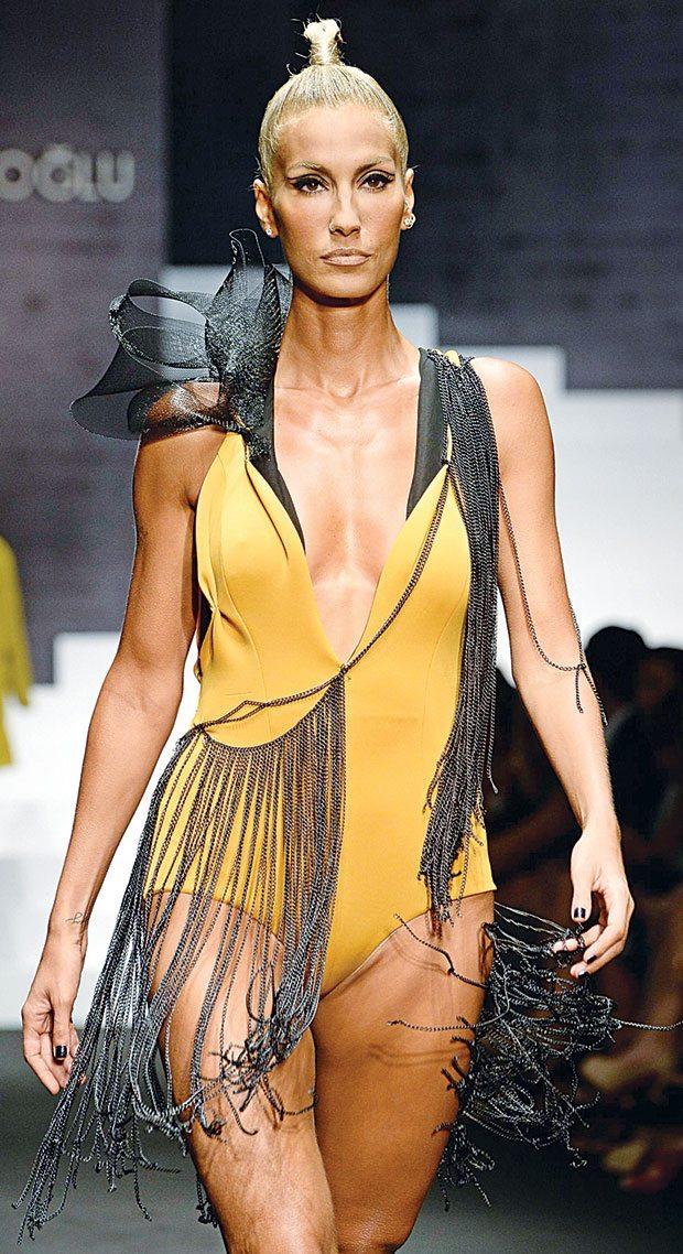 Ebru Şallı'dan cesur kıyafet