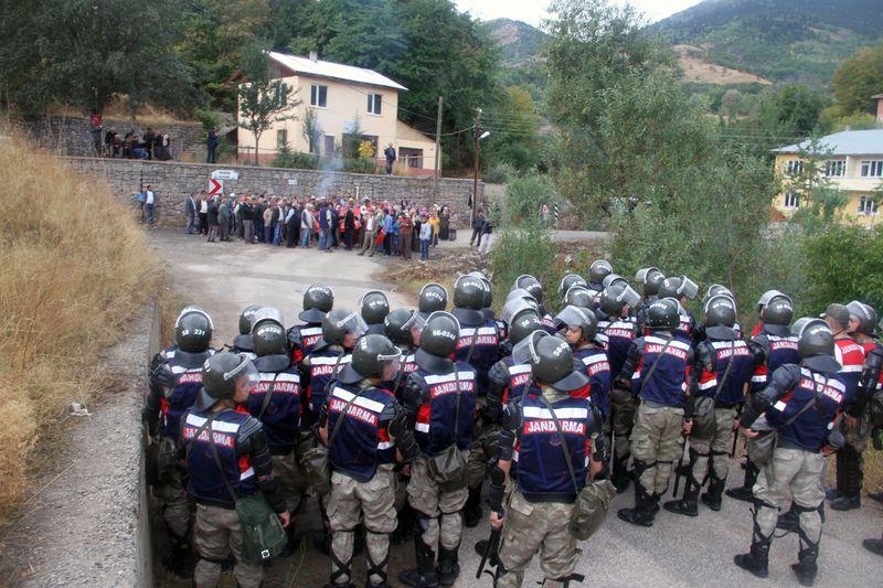 Sivas'ta suyu vermek istemeyen köylülere TOMA'lı müdahale