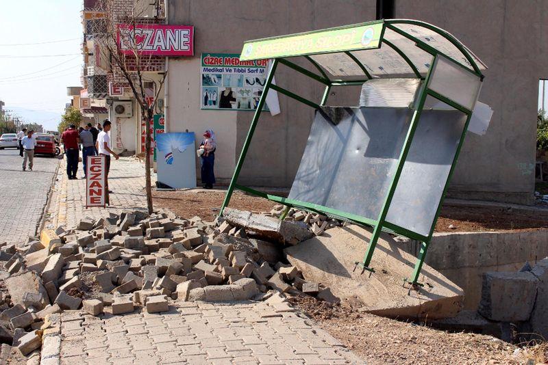 Silopi'de teröristler hastane yoluna bomba koydular