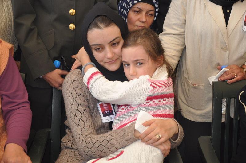 İzmir'de şehit cenazesinde Atatürk gerginliği