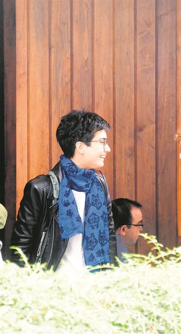 Tuba Büyüküstün'ü tanıyana aşk olsun