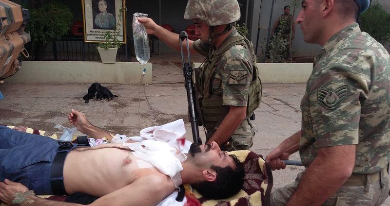 Mardin'de yaralı vatandaşa Mehmetçik yardım etti