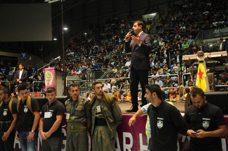 Selahattin Demirtaş'ı Almanya'da PKK'lılar korudu