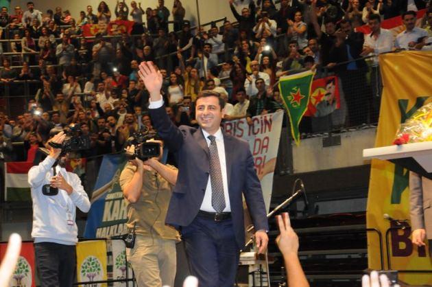Selahattin Demirtaş'ı Almanya'da PKK'lılar korudu