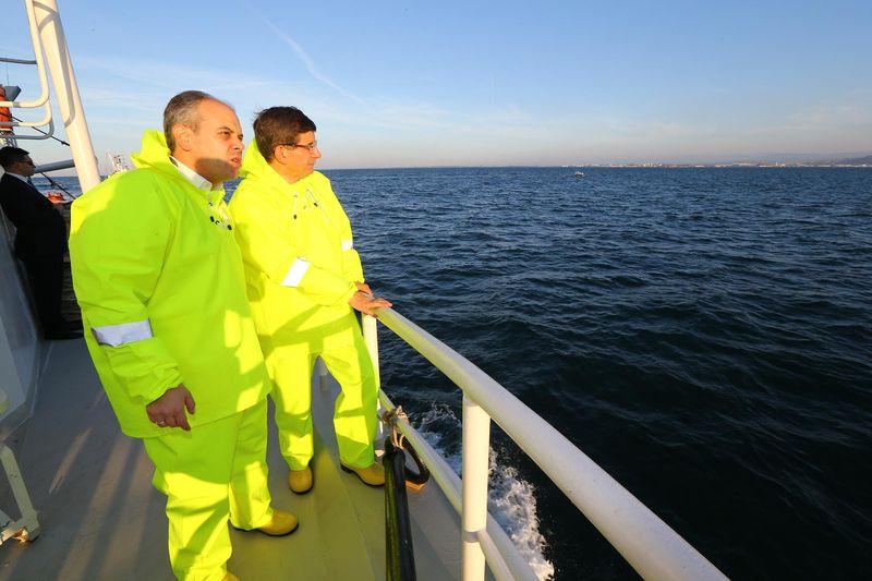 Davutoğlu Samsun'da balık tutmak için denize açıldı