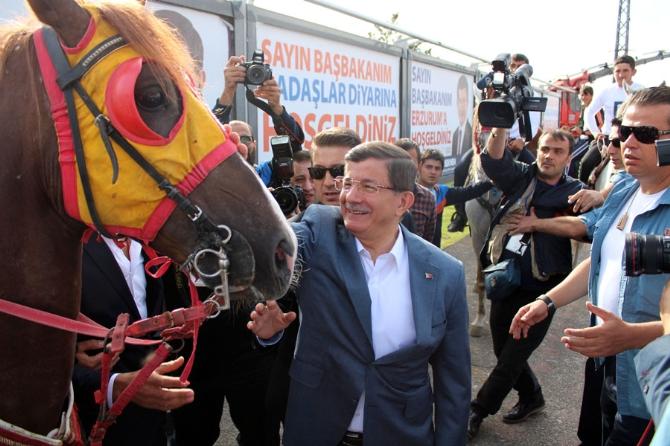 Başbakan Davutoğlu Erzurum’da