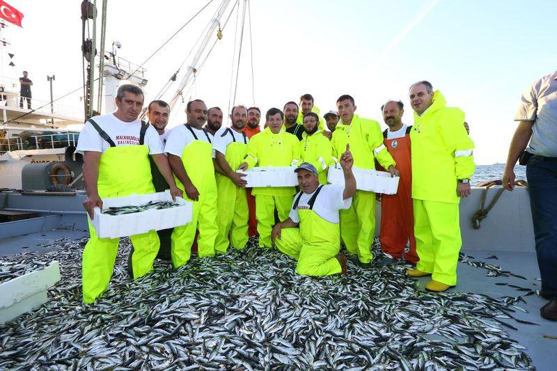 Davutoğlu Samsun'da balık tutmak için denize açıldı