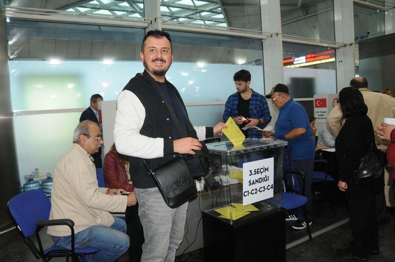 1 Kasım genel seçimleri için ilk oylar atıldı