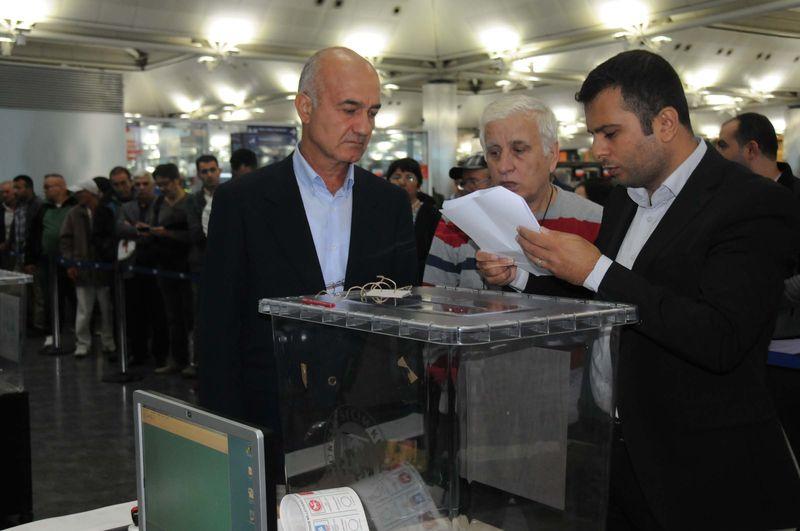 1 Kasım genel seçimleri için ilk oylar atıldı