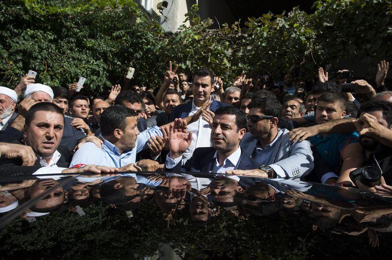 Demirtaş Cuma'yı Küçükçekmece'de kıldı