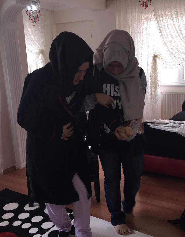 Ameliyat olan kadının karnında mala unuttular