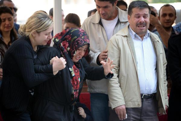 Şehit eşinin oğluyla diyaloğu duygulandırdı