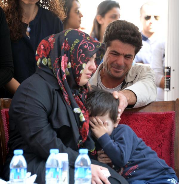 Şehit eşinin oğluyla diyaloğu duygulandırdı