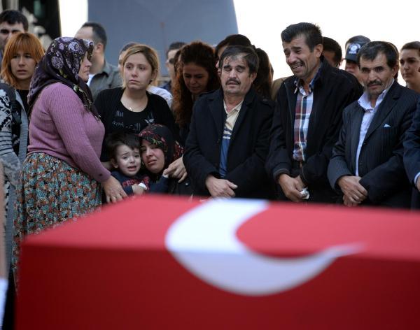 Şehit eşinin oğluyla diyaloğu duygulandırdı