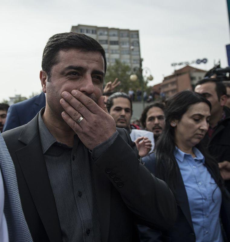 Demirtaş kanlı meydanda HDP'ye oy istedi