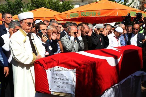 Diyarbakır'da şehit olan polis son yolculuğuna uğurlandı