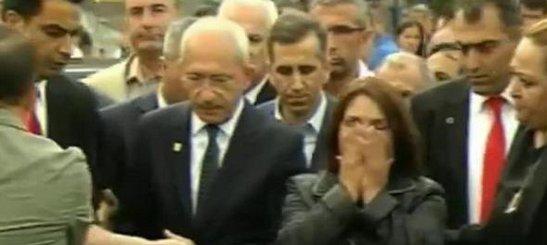 Kılıçdaroğlu patlamanın olduğu meydana karanfil bıraktı