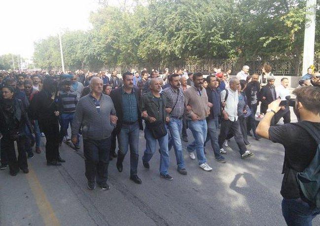 HDP ve CHP saldırıyı kınamak için Sıhhiye'de toplandı