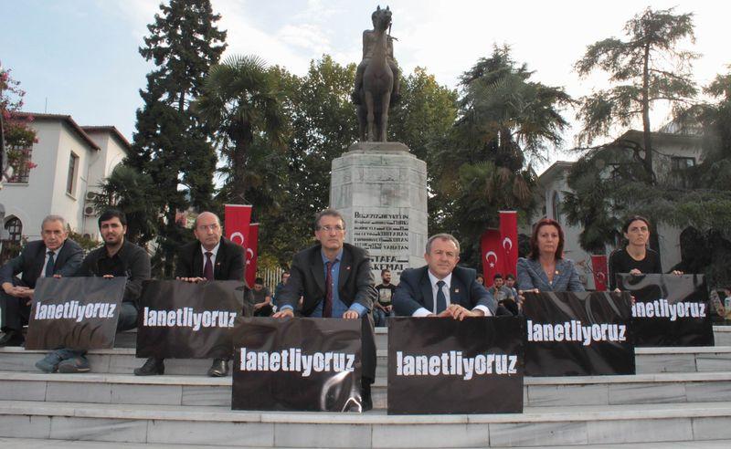 CHP'li vekiller oturma eylemi yaptı