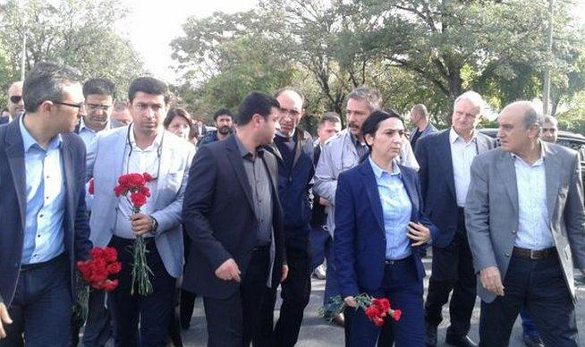 HDP ve CHP saldırıyı kınamak için Sıhhiye'de toplandı