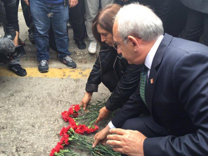 Kılıçdaroğlu patlamanın olduğu meydana karanfil bıraktı
