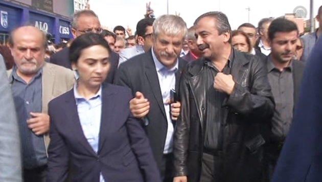 HDP'liler kahkaha atarken objektiflere yakalandı