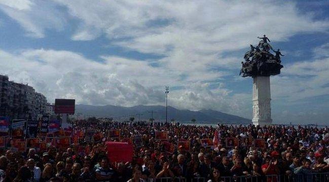 İzmir'de bombalı saldırı protesto edildi