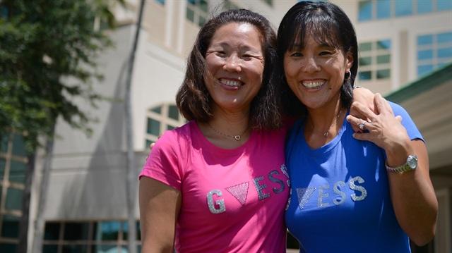 İkiz olduklarını 40 yıl sonra öğrendiler