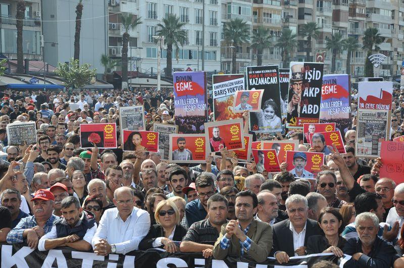 İzmir'de bombalı saldırı protesto edildi