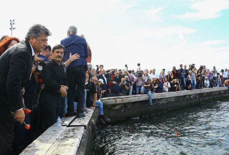İzmir'de bombalı saldırı protesto edildi