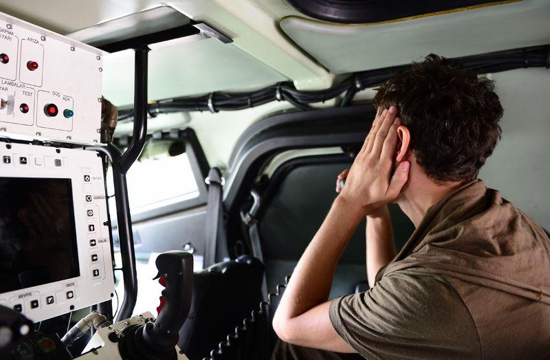 Teröristlerden temizlenen Kurşunlu Camisi'nde polisler namaz kıldı