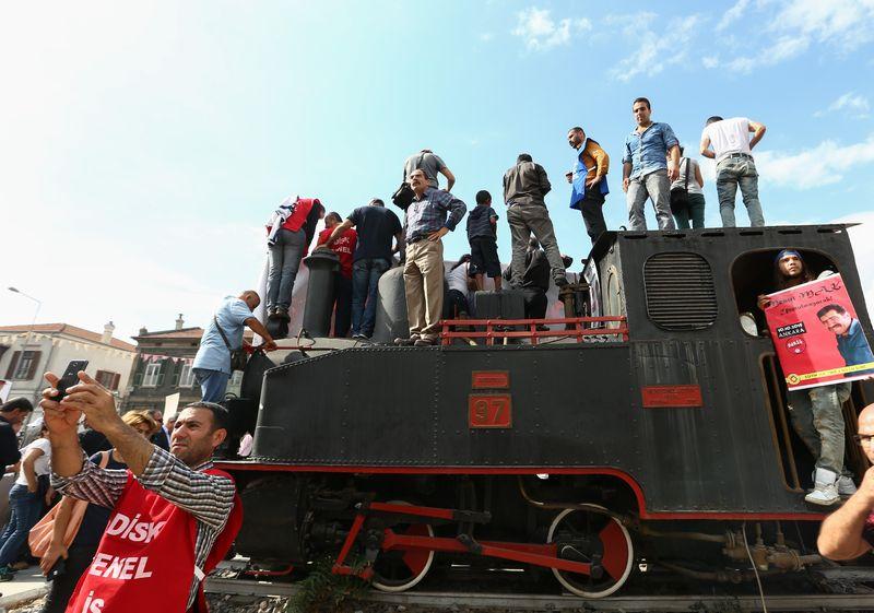 Ankara'daki saldırı İzmir'de protesto edildi