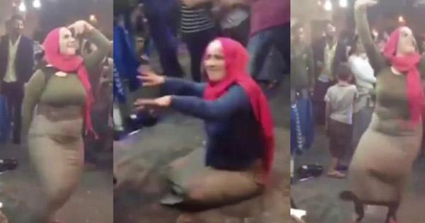 Kendini müziğin ritmine bırakan abla İZLE