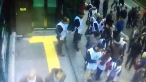 HDP'li grup başörtülü kadını linç etmek istedi