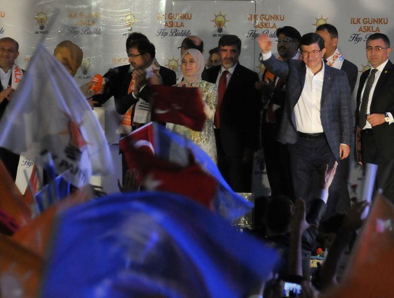 Davutoğlu yerli otomobil için tarih verdi