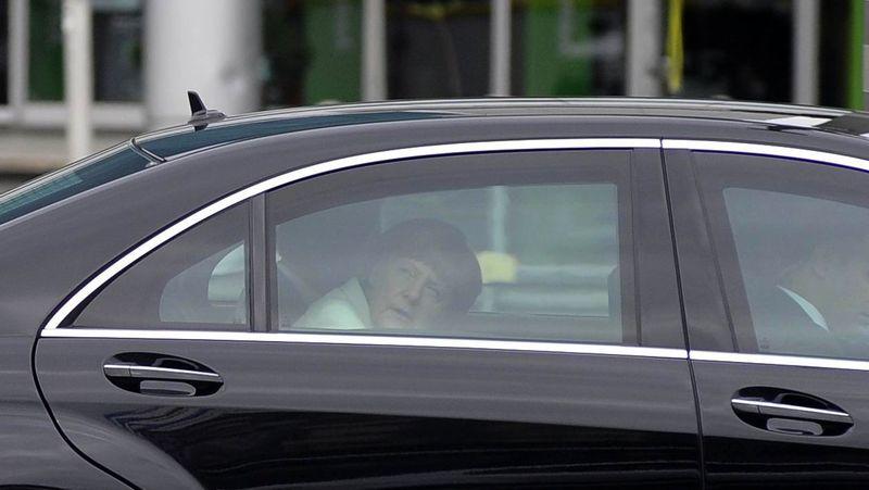 Merkel İstanbul'da trafiğe takıldı