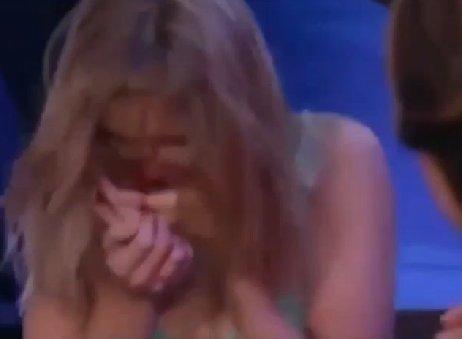 Yetenek yarışmasında dans ederken burnunu kırdı İZLE