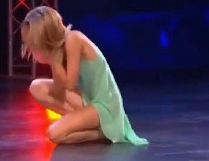 Yetenek yarışmasında dans ederken burnunu kırdı İZLE