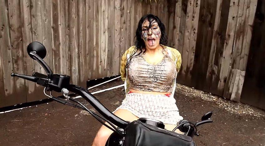 Kürt şarkıcı Jale: Kürtlerin aklı hep sekste