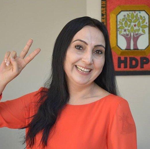 Figen Yüksekdağ'ın şahmeran dövmesi