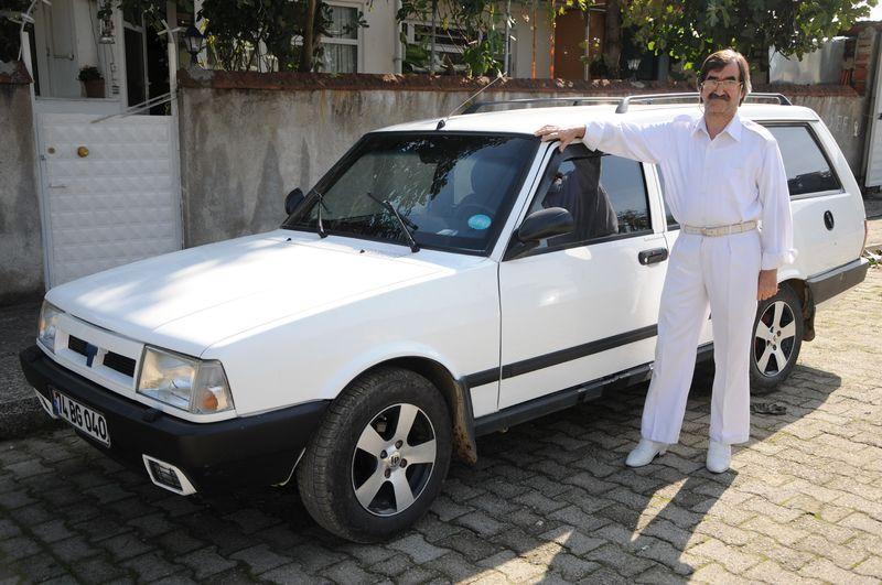 42 yıldır sadece beyaz giysi giyiyor