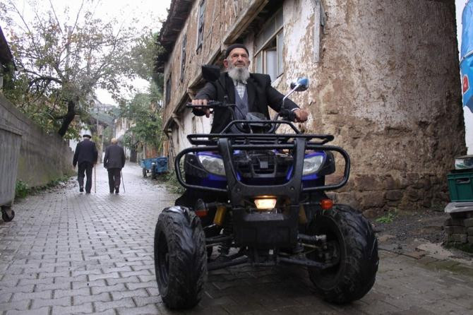 90’lık dedenin ATV keyfi İZLE