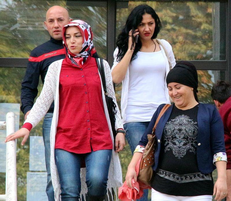 3 kadın toplanıp eşleriyle birlikte olan kadını darp etti